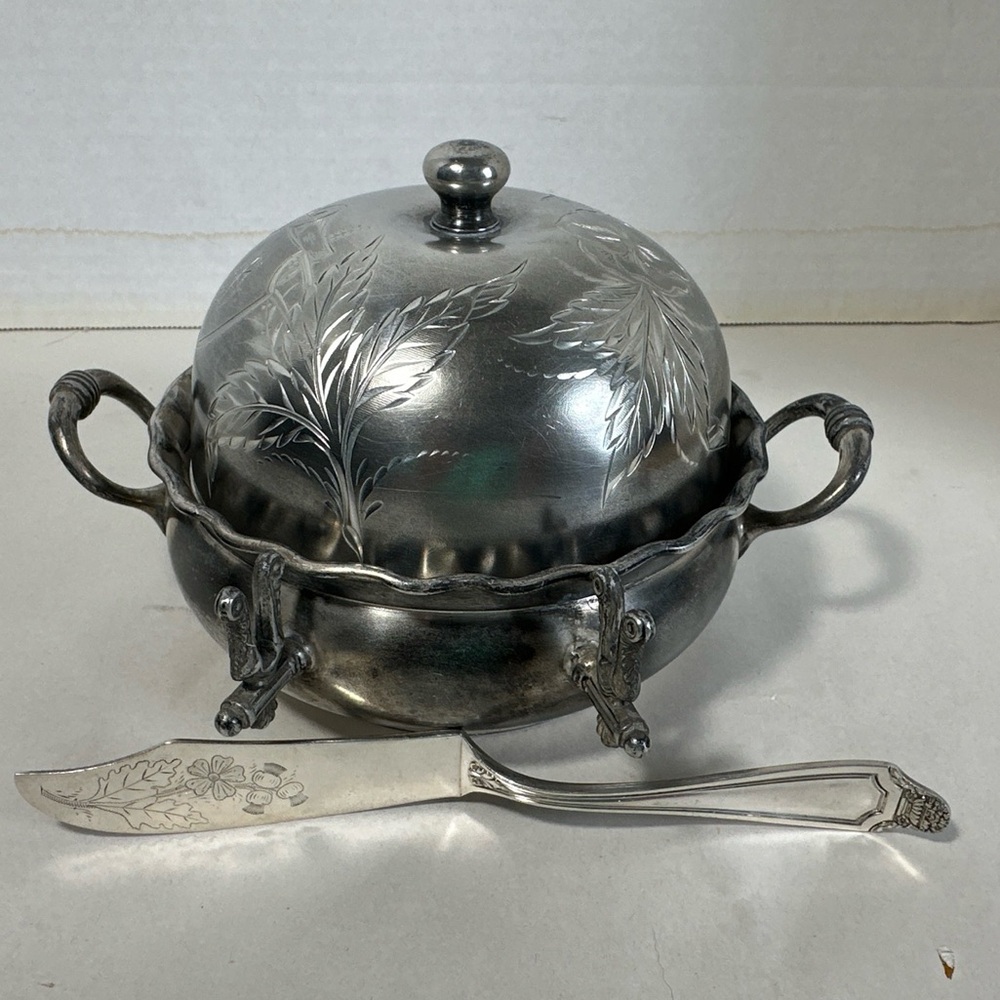 Rockford Quadruple Silverplate Butter dish and spreader. Vintage Preowned